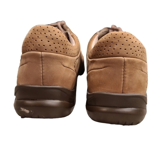 Aravon by New Balance Leather Shoe, Size 7 - Picture 3 of 14